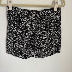 89th + Madison Black & White Animal Print Shorts Size 10‎ Casual